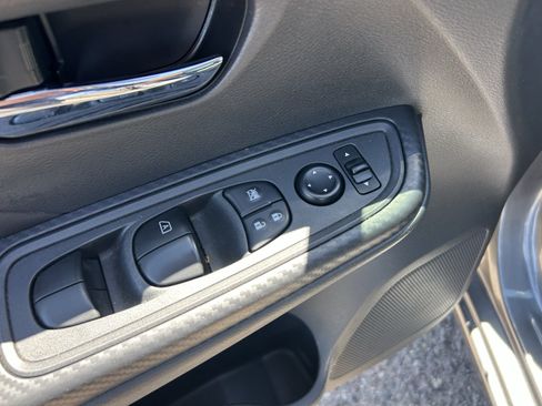 Used 2020 Nissan Versa SV FWD image 12