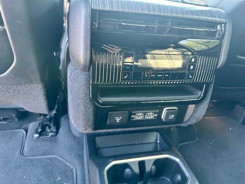 Used 2024 Jeep Wagoneer Series II AWD/4WD image 36