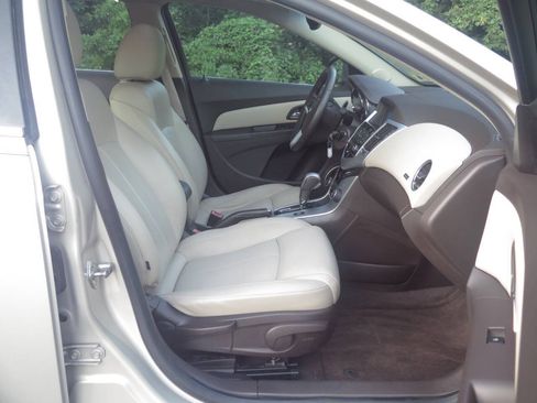 Used 2011 Chevrolet Cruze LTZ FWD image 19