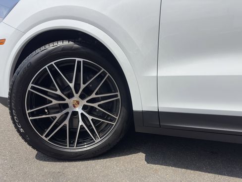 Certified 2025 Porsche Cayenne Coupe AWD/4WD image 14