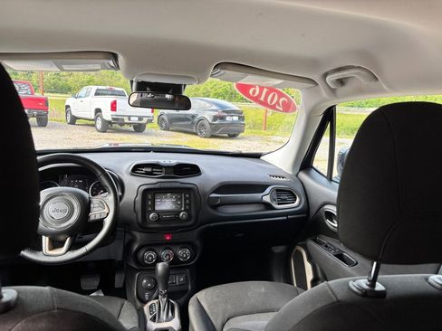 Used 2016 Jeep Renegade Latitude AWD/4WD image 13