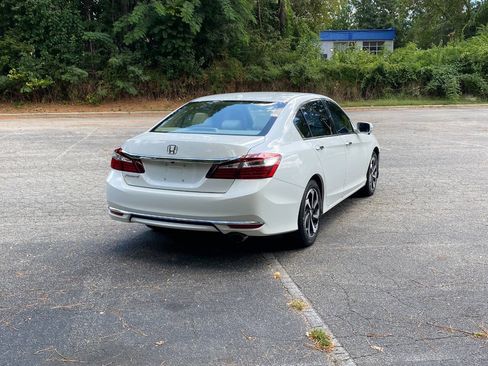 Used 2017 Honda Accord SE image 5