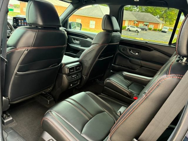 Used 2025 Honda Pilot TrailSport image 17