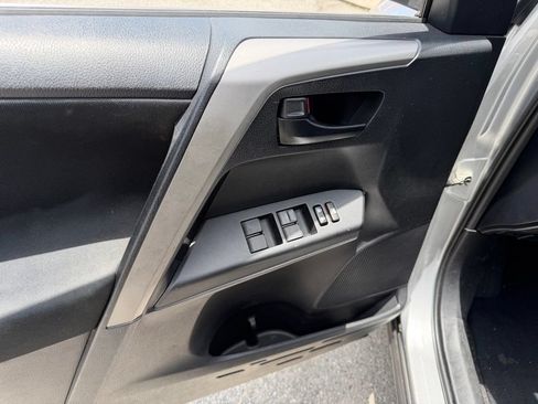 Used 2016 Toyota RAV4 LE FWD image 23