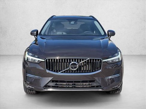 Used 2022 Volvo XC60 B5 Momentum w/ Advanced Package FWD image 2