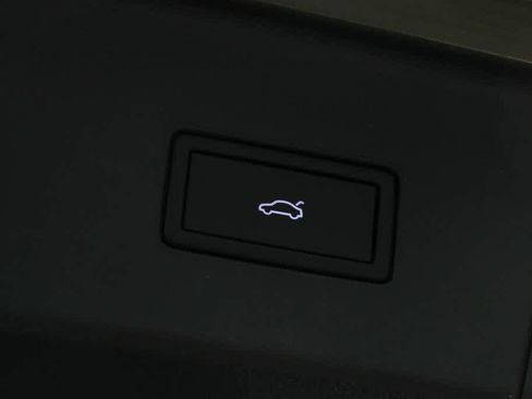 Certified 2025 Volkswagen Atlas Peak Edition SE image 28