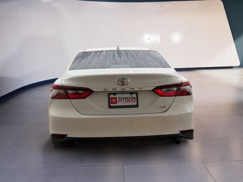 Used 2022 Toyota Camry LE image 4