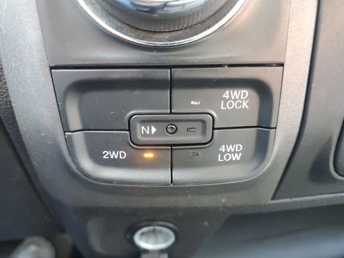 Used 2022 RAM 1500 Tradesman w/ Chrome Appearance Group image 10