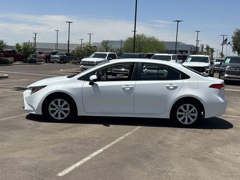 Used 2023 Toyota Corolla LE FWD image 2