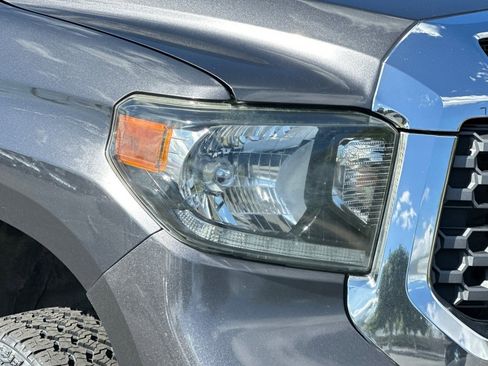 Used 2018 Toyota Tundra SR5 w/ SR5 Upgrade Package image 11