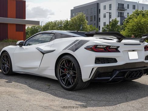 Used 2024 Chevrolet Corvette Z06 w/ Z07 Performance Package RWD image 19