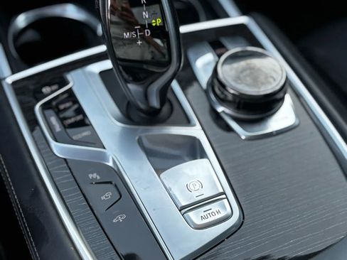Used 2017 BMW 750i RWD image 31