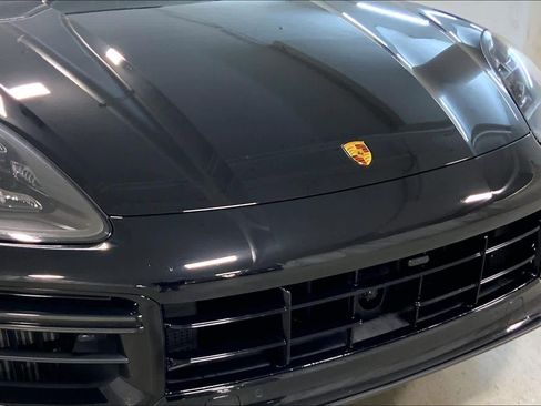 Used 2020 Porsche Cayenne Turbo image 32