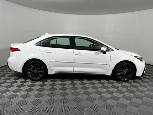 Certified 2025 Toyota Corolla SE image 4