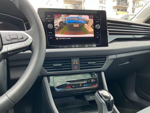 New 2025 Volkswagen Jetta SE image 17