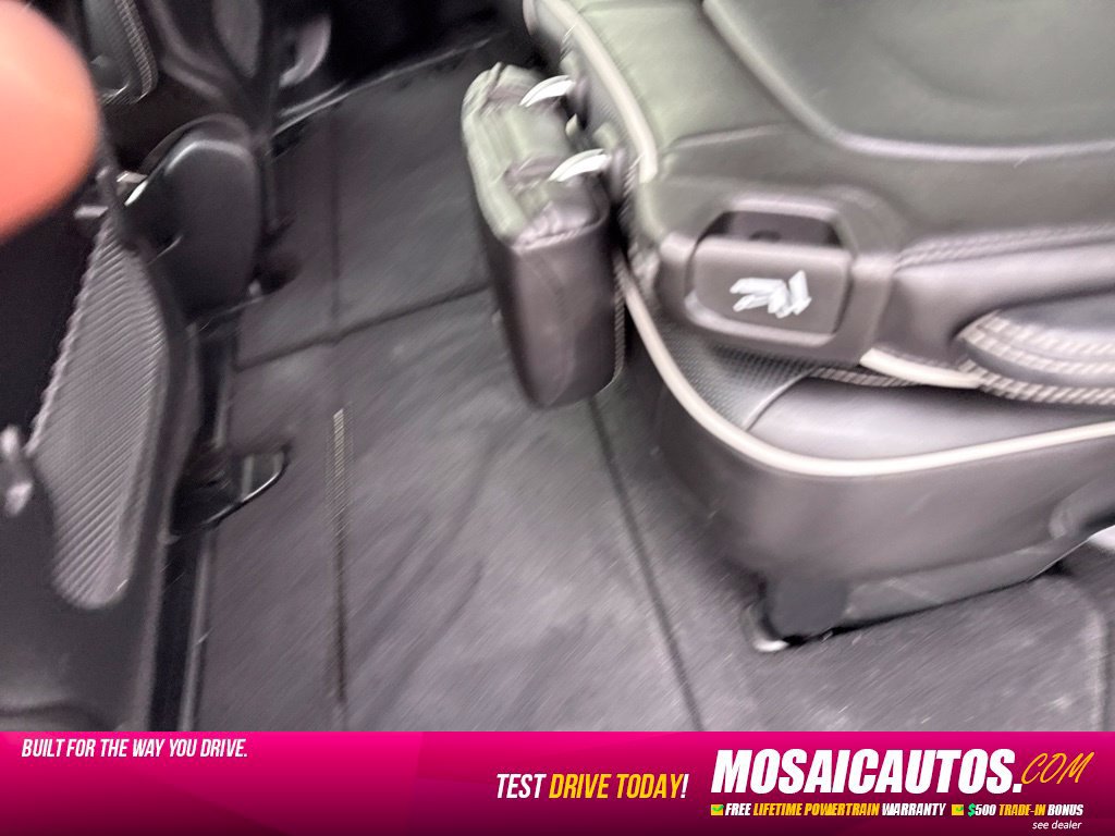 Used 2025 Chrysler Pacifica Limited FWD image 7