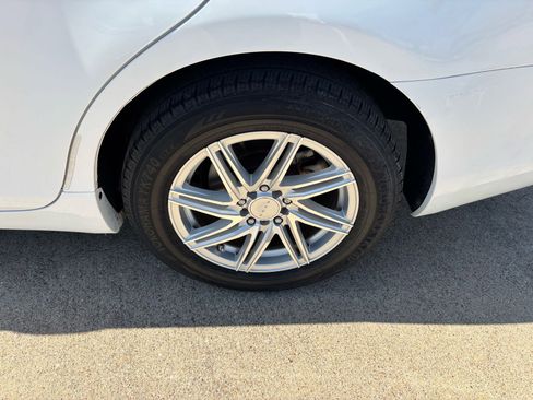 Used 2010 Toyota Camry LE image 9