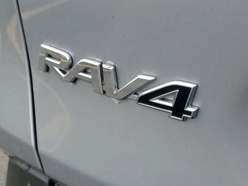 Used 2020 Toyota RAV4 XLE image 8