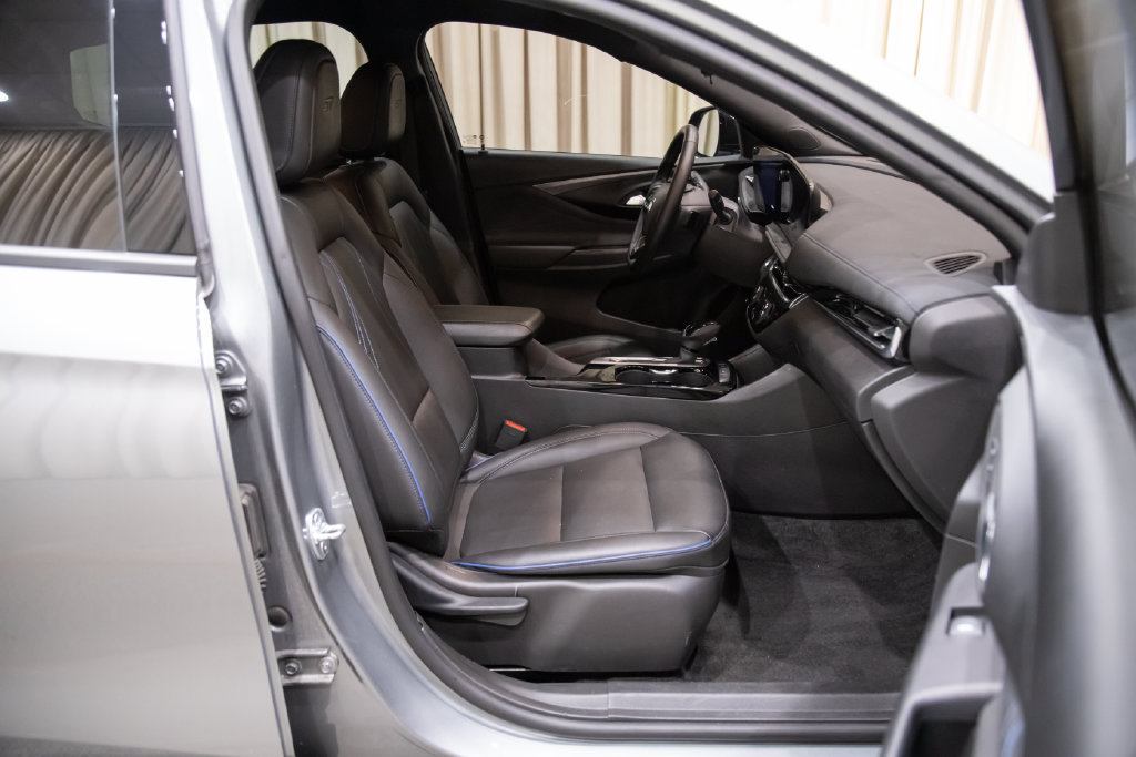 Used 2025 Buick Envista Sport Touring w/ Convenience I Package FWD image 11