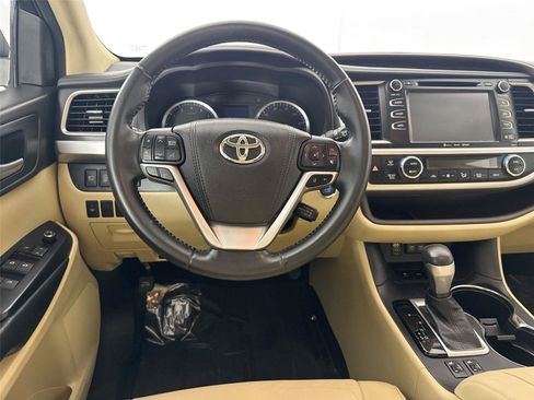 Used 2017 Toyota Highlander XLE FWD image 30