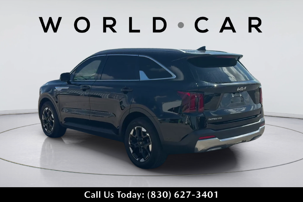 Used 2025 Kia Sorento S FWD image 5
