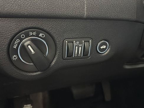 Used 2017 Chrysler 300 Limited AWD/4WD image 9