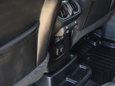 Used 2019 Jeep Wrangler Unlimited Sahara w/ Uconnect 4C Nav & Sound Group AWD/4WD image 33