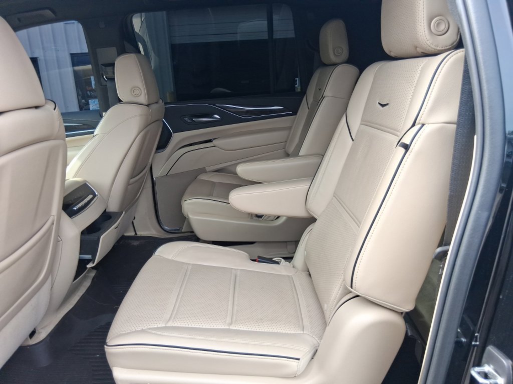 Used 2023 Cadillac Escalade ESV Premium Luxury AWD/4WD image 17