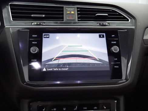 Used 2023 Volkswagen Tiguan SE R-Line FWD image 30