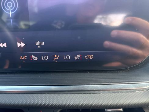 Used 2024 Buick Envision Preferred AWD/4WD image 26
