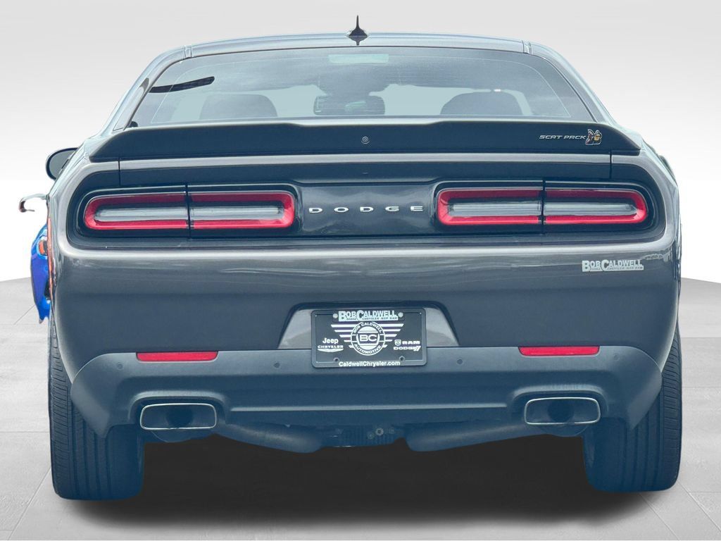 Used 2022 Dodge Challenger R/T Scat Pack RWD image 6