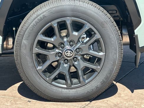 New 2026 Toyota Sequoia Platinum w/ Tow Technology Package AWD/4WD image 33