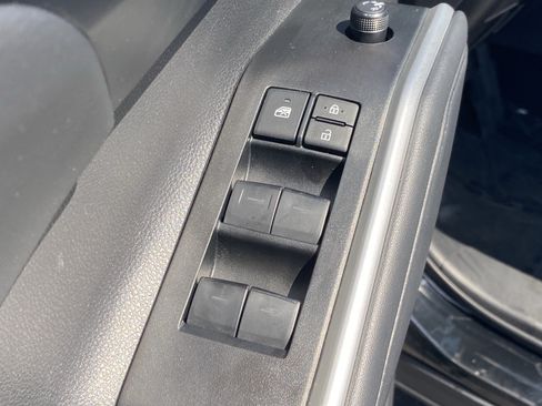Used 2025 Toyota Highlander XSE AWD/4WD image 17