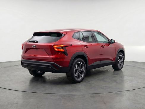 Used 2025 Chevrolet Trax LT w/ LT Convenience Package image 9