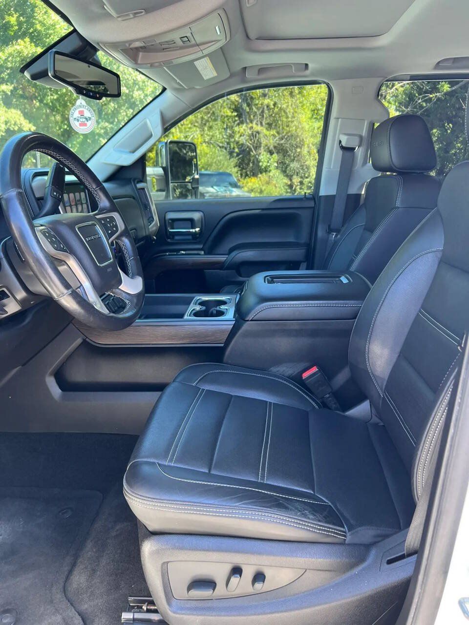 Used 2017 GMC Sierra 2500 Denali w/ Duramax Plus Package AWD/4WD image 15