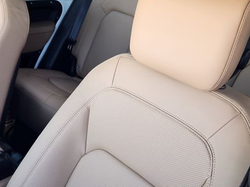 New 2026 Land Rover Defender 110 X-Dynamic SE image 14