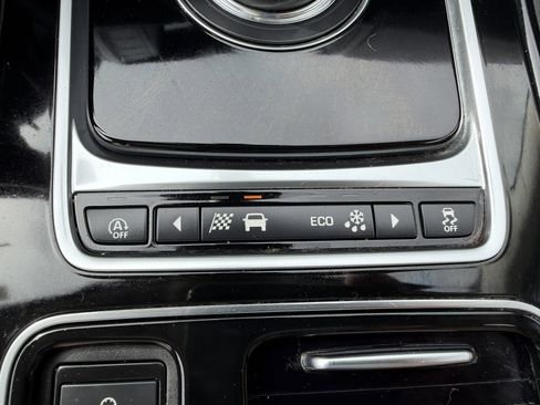 Used 2018 Jaguar XE RWD image 28