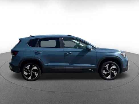 Used 2026 Volkswagen Taos SE AWD/4WD image 13
