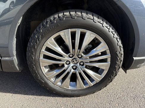 Used 2021 Toyota Venza image 29