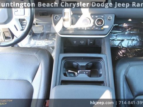 Used 2023 Land Rover Defender 110 SE image 15