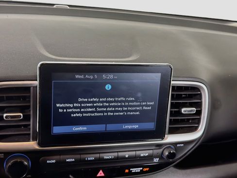 Used 2025 Hyundai Venue SEL FWD image 19