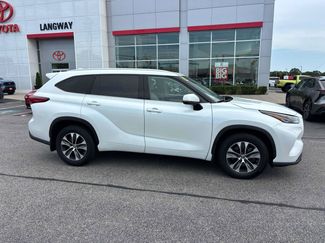 Used 2022 Toyota Highlander XLE AWD/4WD video 2
