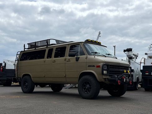 Used 1990 Chevrolet G30 Heavy-Duty Extended Sportvan RWD image 10