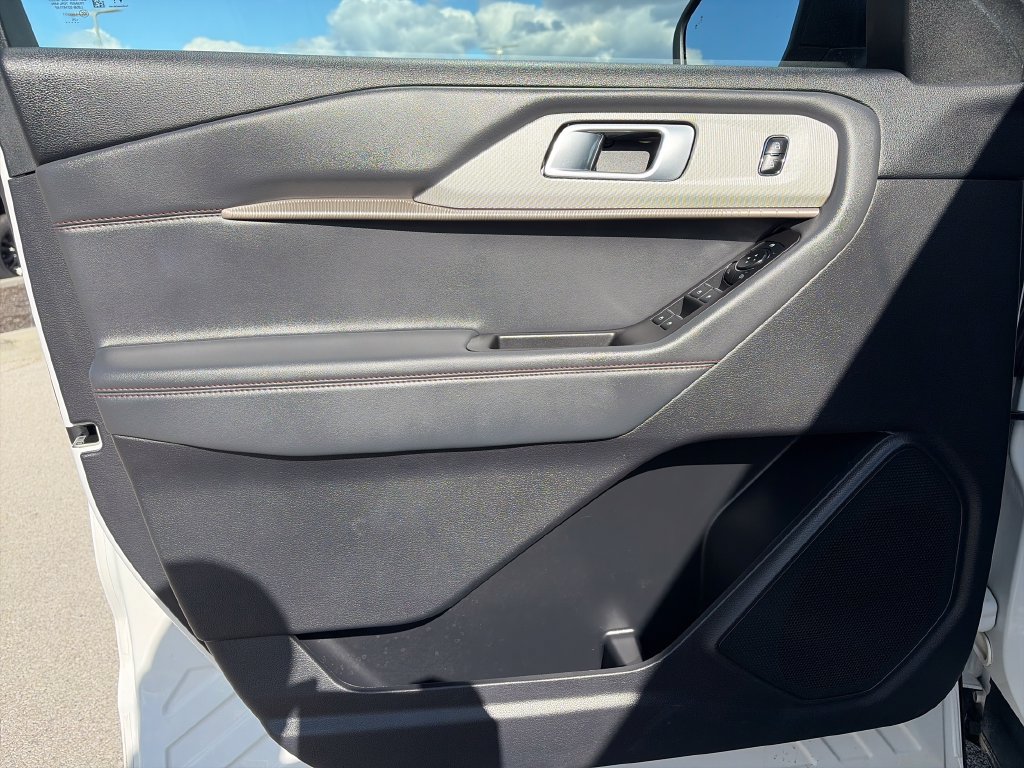 Used 2025 Ford Explorer Active w/ Active Comfort Package AWD/4WD image 13