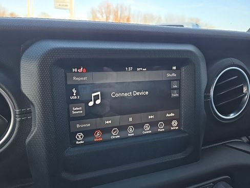 Used 2018 Jeep Wrangler Unlimited Sahara image 57