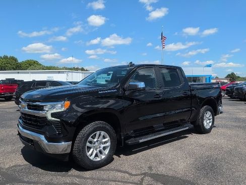 Used 2023 Chevrolet Silverado 1500 LT AWD/4WD image 2