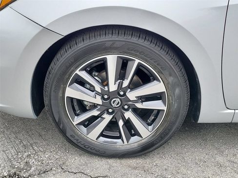 Used 2020 Nissan Versa SV FWD image 22