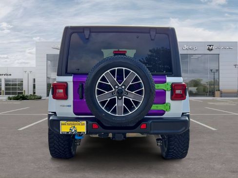 Used 2023 Jeep Wrangler Unlimited Sahara w/ Cold Weather Group AWD/4WD image 4