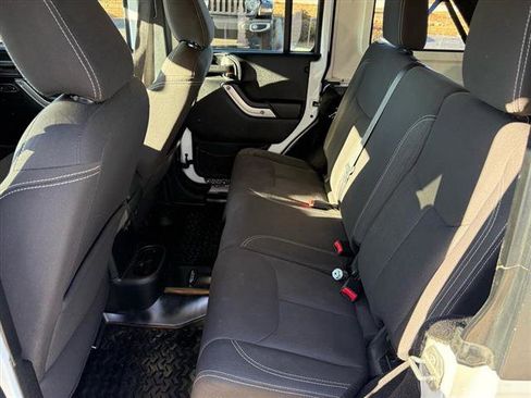 Used 2018 Jeep Wrangler Unlimited Sahara w/ Connectivity Group image 13