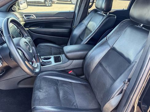 Used 2019 Jeep Grand Cherokee Laredo w/ Laredo X Package image 10